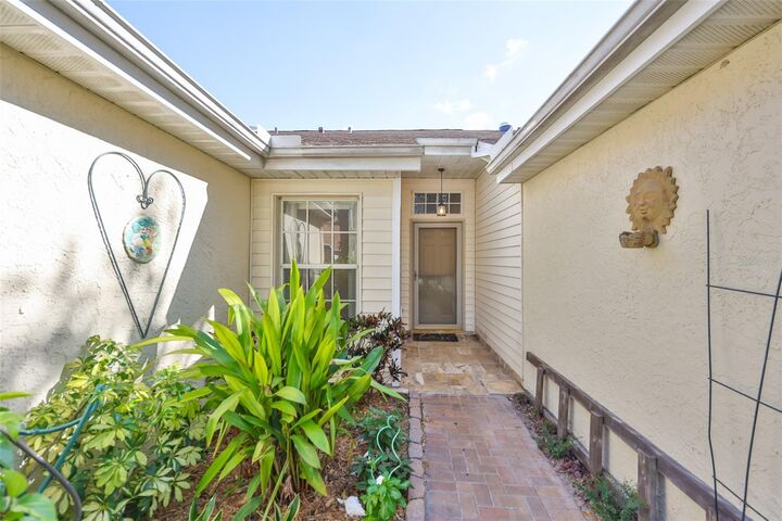 Property Photo:  2505 New Haven Circle 109  FL 33573 