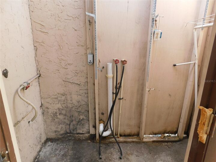 Property Photo:  2002 E Okaloosa Avenue  FL 33604 