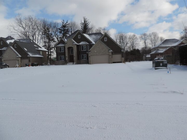 Property Photo: 56350 Willow Creek Boulevard MI 48316