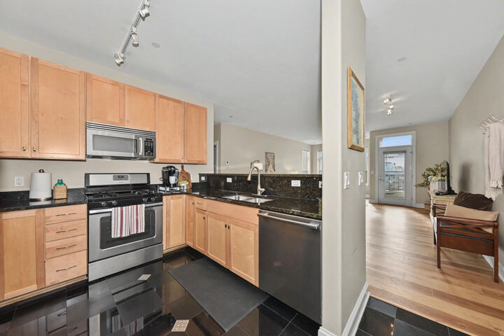 Property Photo:  1925 N Water St 208  WI 53202 