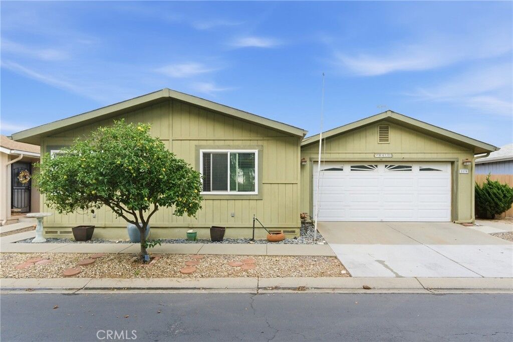 Property Photo:  2170 Avenida Redondo  CA 93458 