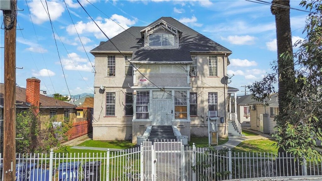 Property Photo:  2429 E 3rd  CA 90033 