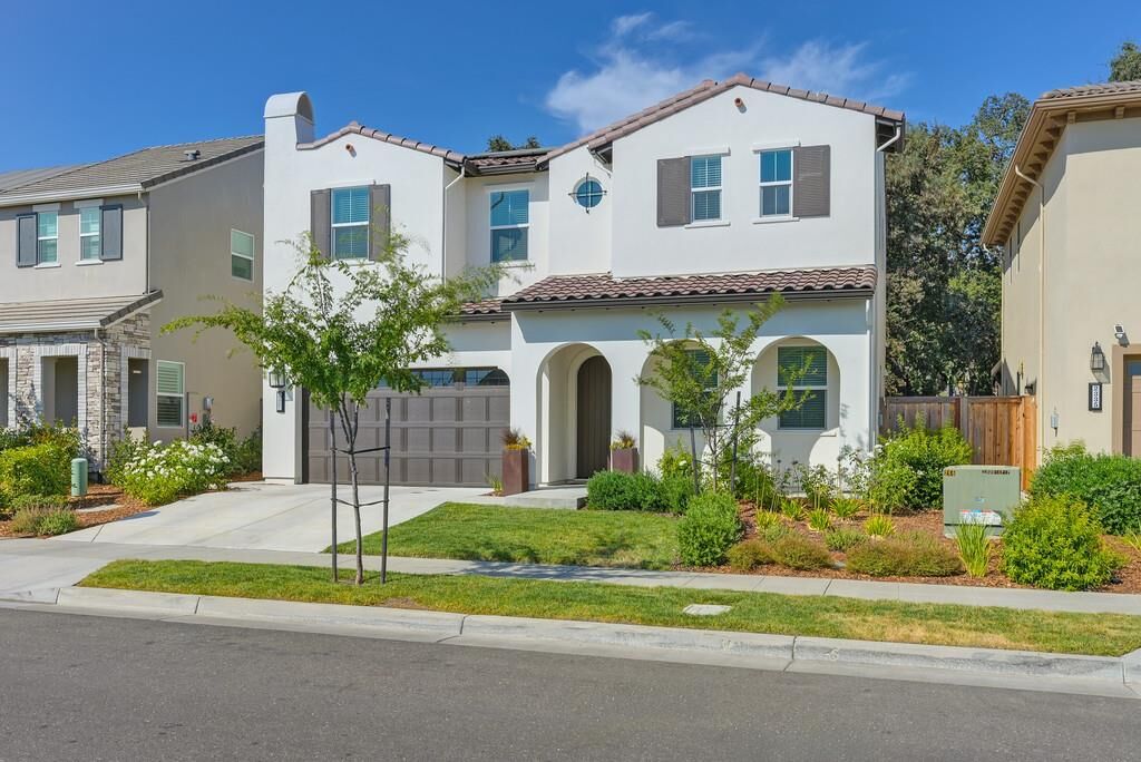 Property Photo:  2327 5th Avenue  CA 95818 