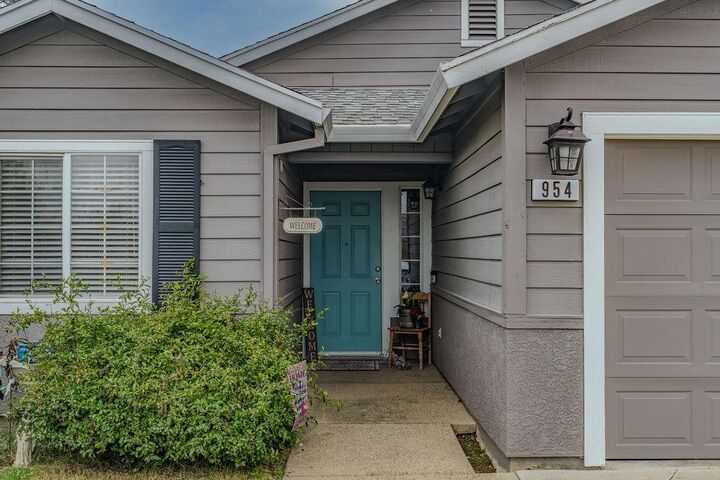 Property Photo: 954 Port Ashton Court CA 95632