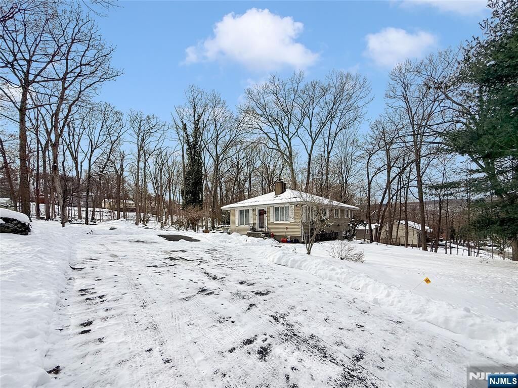 Property Photo:  40 Pawnee Avenue  NJ 07436 