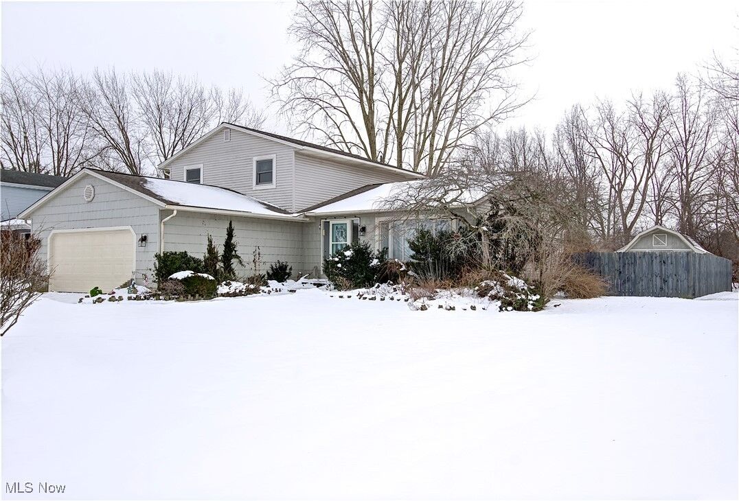 Property Photo:  411 Oaknoll Drive  OH 44001 