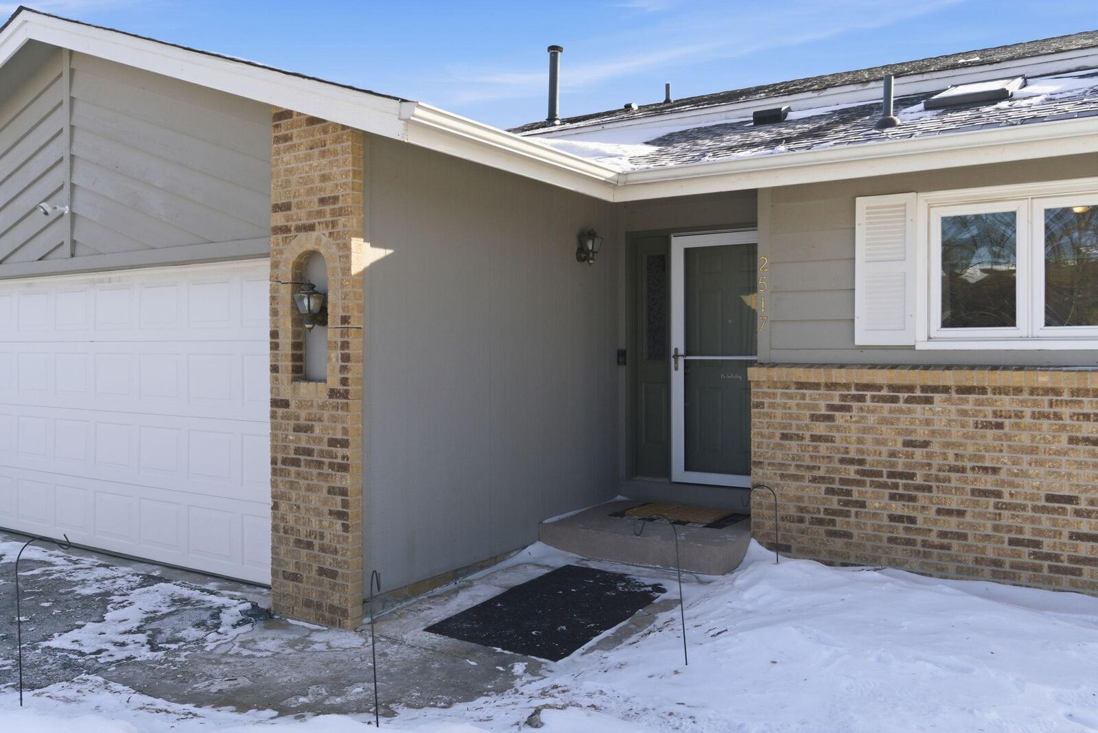 Property Photo: 2517 Crestmount Lane MN 55306