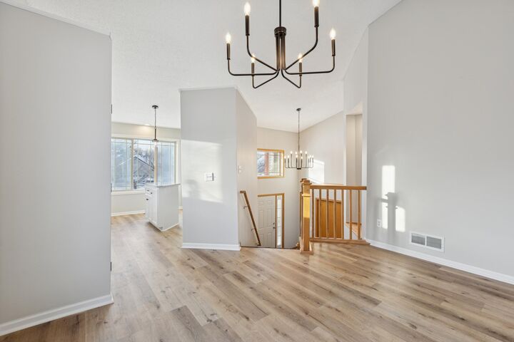 Property Photo:  512 Frankfort Way  MN 55390 