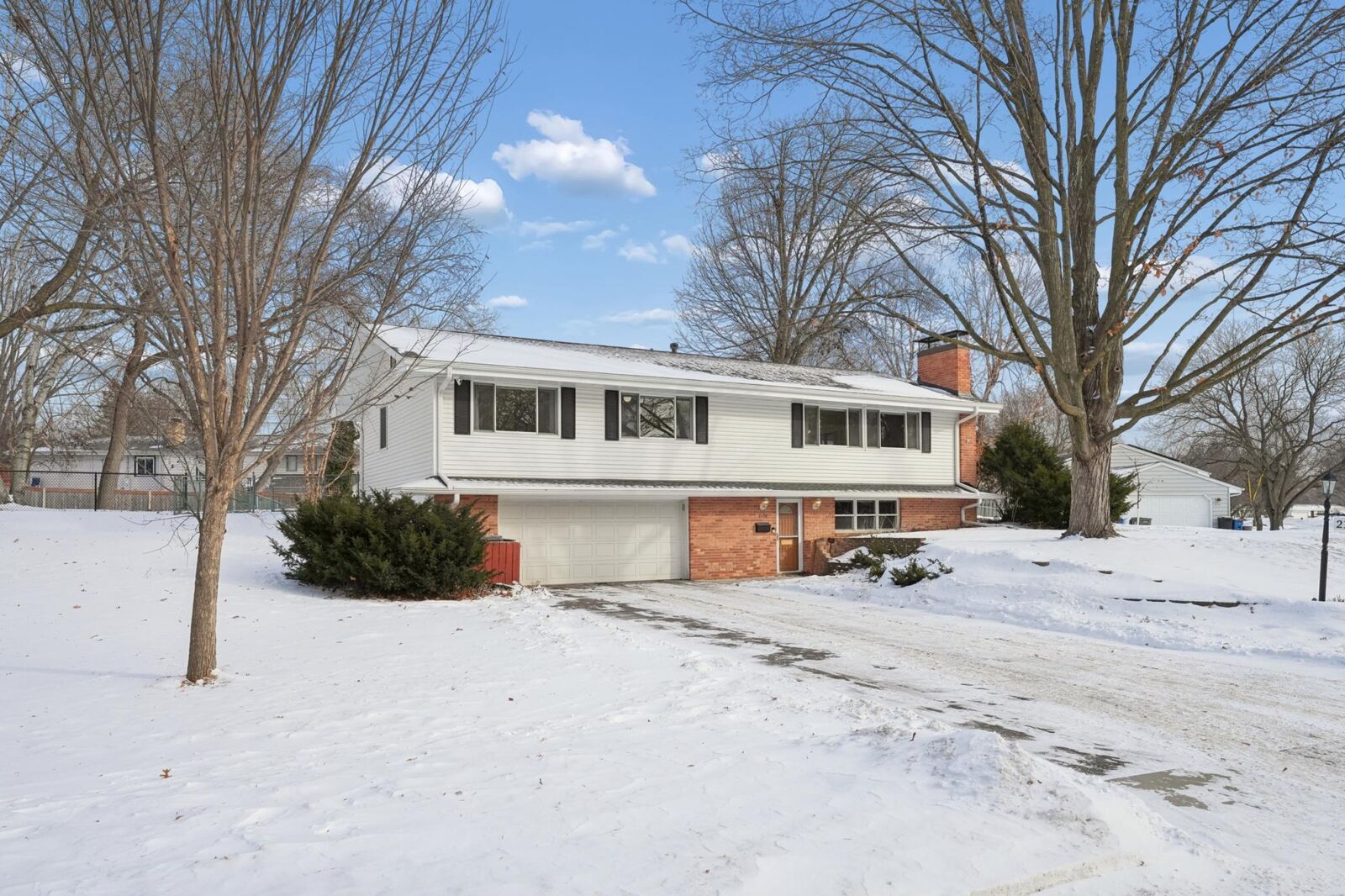 Property Photo:  2120 Aquila Avenue N  MN 55427 