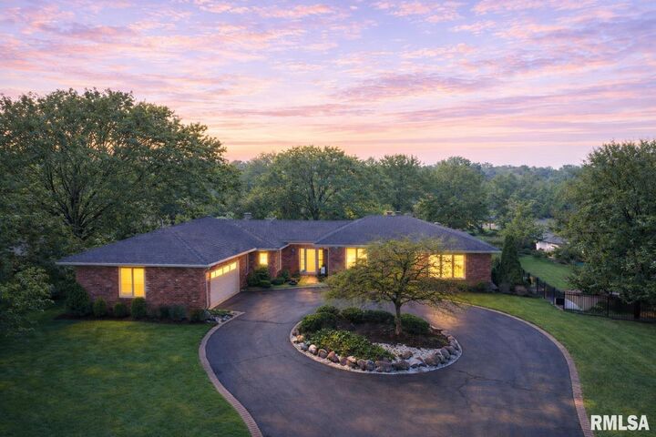 Property Photo: 108 E Coventry Lane IL 61614