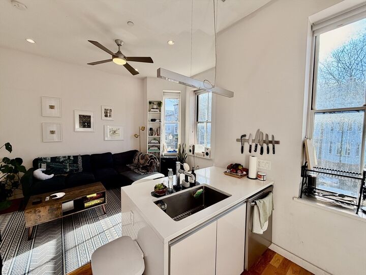 Property Photo:  1607 Tremont St 2  MA 02120 