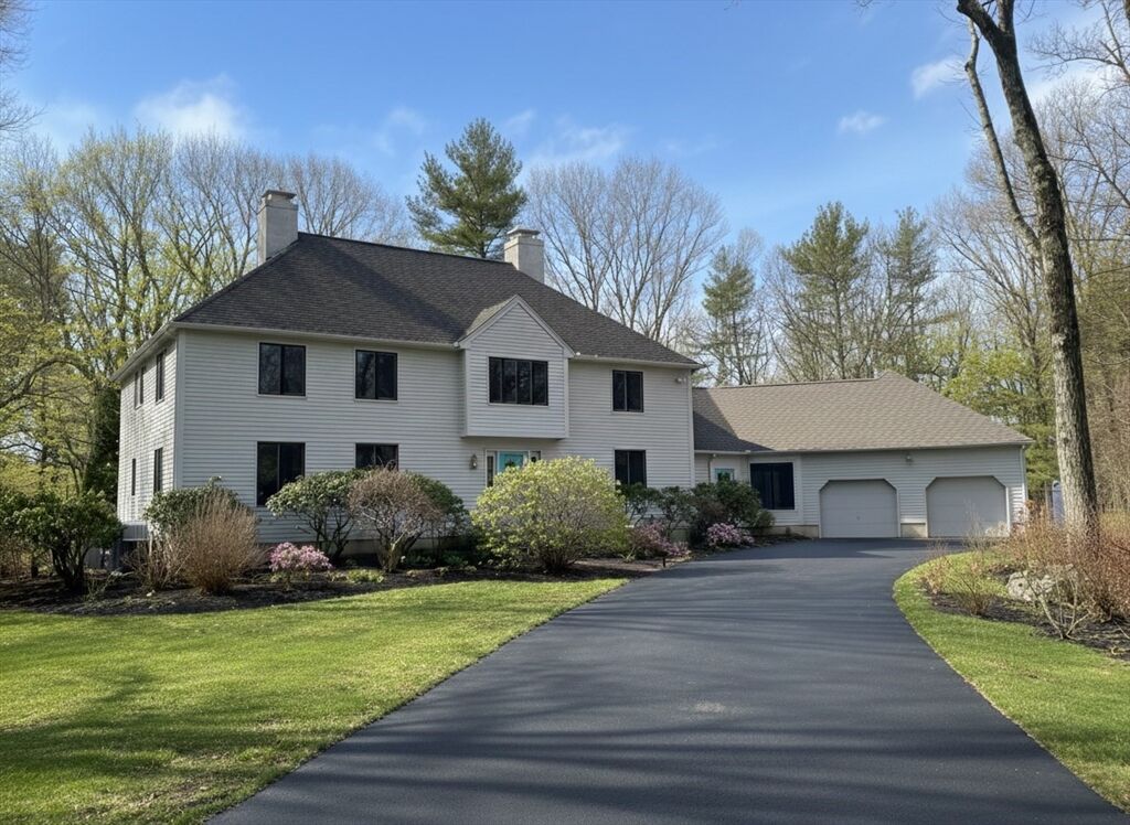 Property Photo: 183 Kings Grant Rd MA 02493
