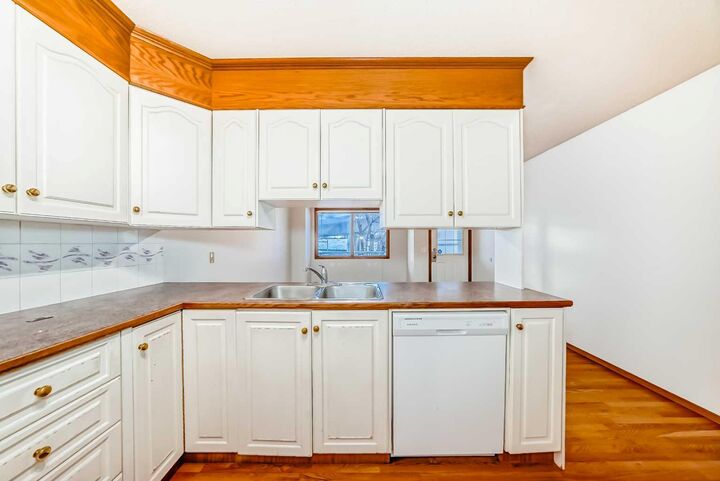 Property Photo:  642 McDougall Road NE 1  AB T2E 4Z7 