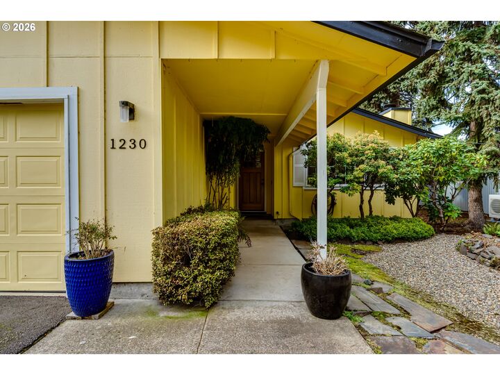 Property Photo: 1230 Debrick Rd OR 97401