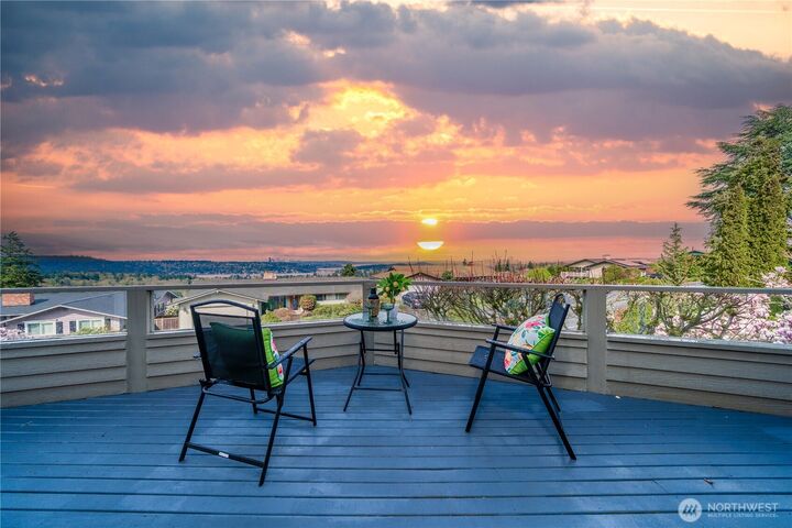 Property Photo:  4538  Somerset Drive SE  WA 98006 