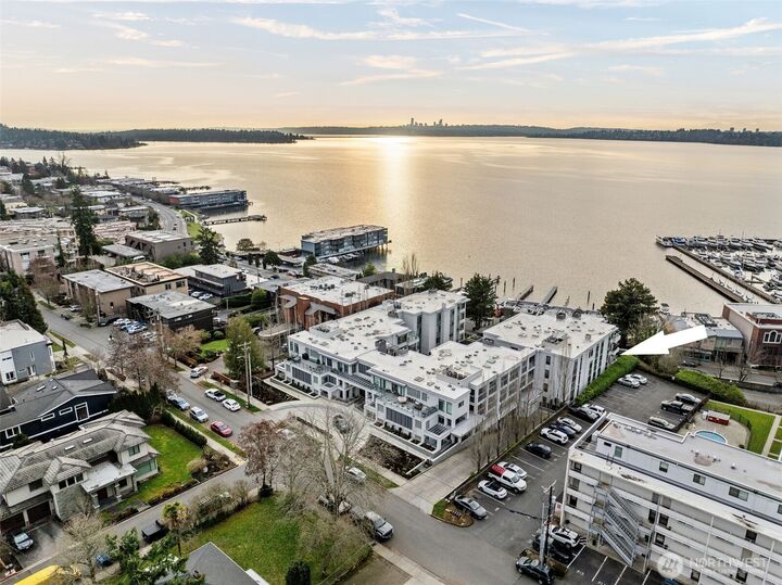 Property Photo:  225  2nd Street S D4  WA 98033 