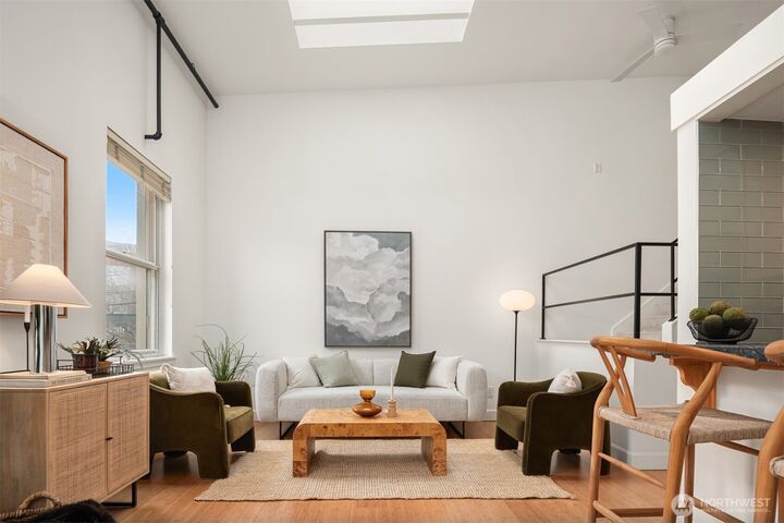 Property Photo: 1406 Harvard Avenue 7 WA 98122