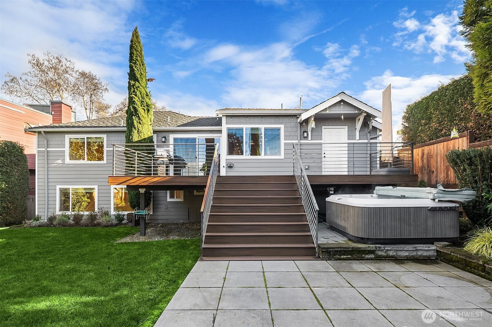 Property Photo:  709  3rd Street S  WA 98033 