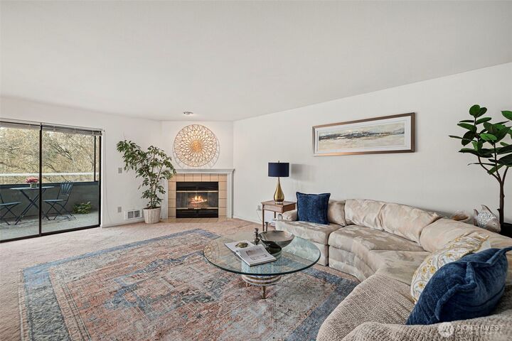 Property Photo:  1224  6th Avenue S C-101  WA 98020 