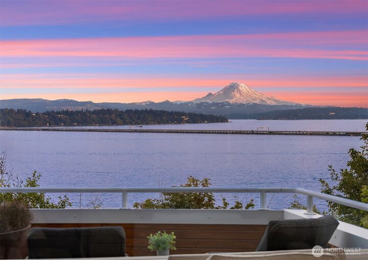 Property Photo: 3638 49th Avenue NE WA 98105