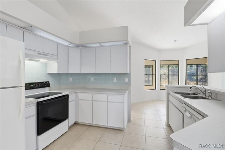 Property Photo:  1724 E McKinley Street  FL 34442 