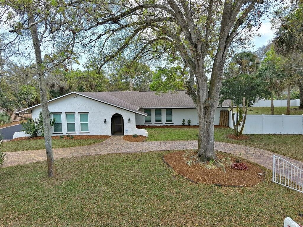 Property Photo: 1546 35th Avenue FL 32960