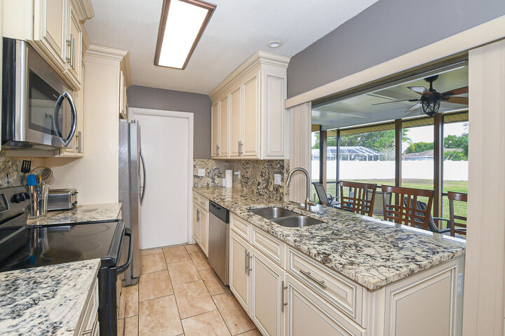 Property Photo:  610 NW Marion Avenue  FL 34983 