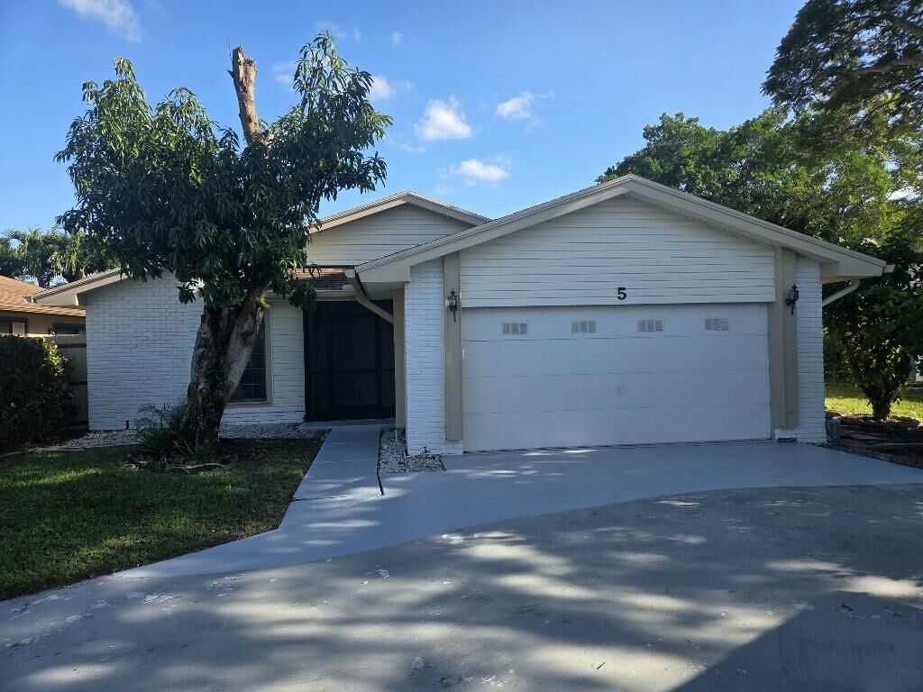 Property Photo: 5 Fenwick Place FL 33426