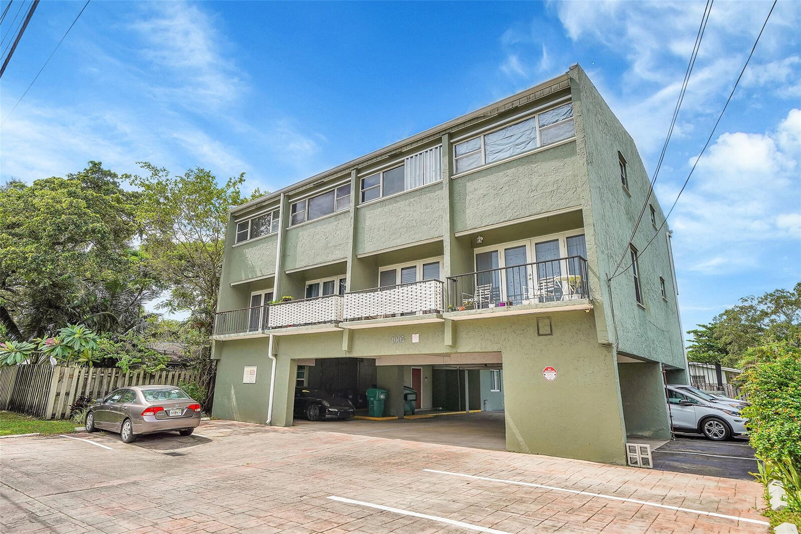 Property Photo:  1005 SW 15th Avenue 10  FL 33312 