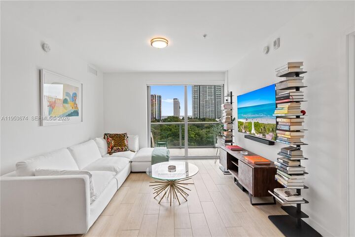 Property Photo: 1600 SW 1st Ave 807 FL 33129