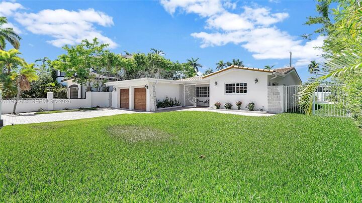 Property Photo:  1311 Pierce St  FL 33019 