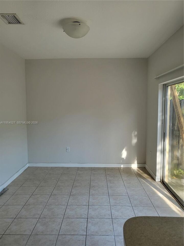 Property Photo: 4125 NE 24th Dr 4125 FL 33033