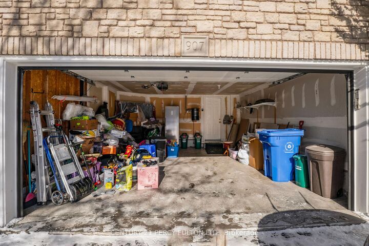 Property Photo:  907 Oaktree Crescent Basement  ON L3X 2Z1 