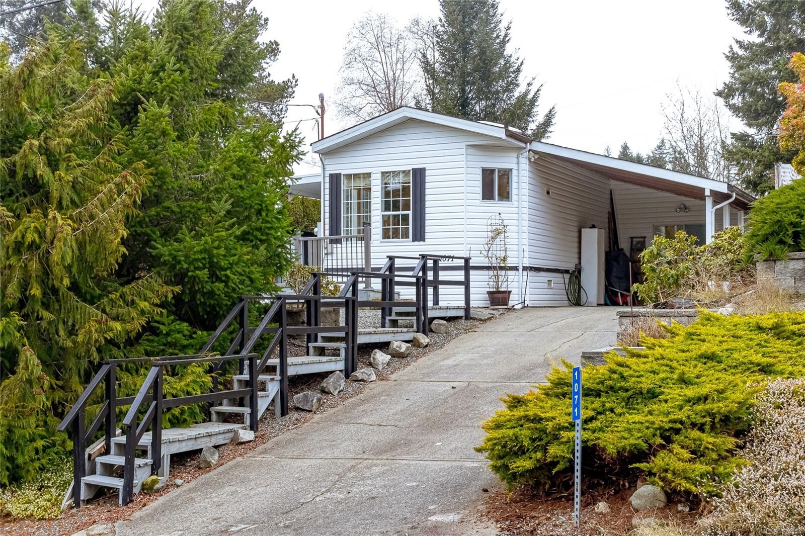 Property Photo: 1071 Bourban Rd BC V0R 2P2