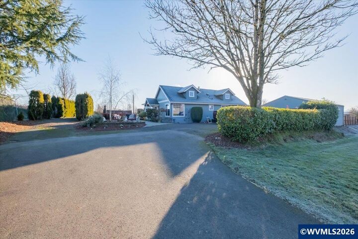 Property Photo: 1005 Foxglove Ln OR 97362