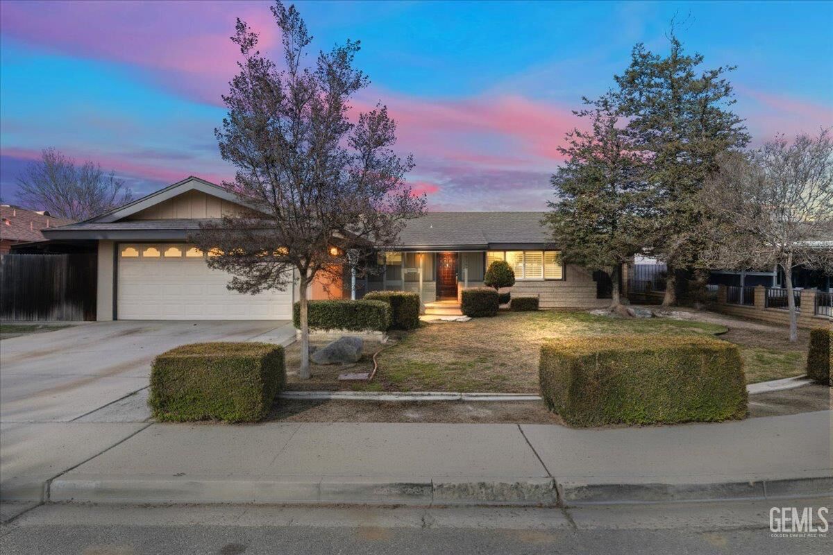 Property Photo: 2204 9th Street CA 93280