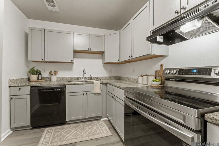 Property Photo:  11543 Glenda Dr  LA 70815 