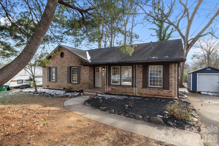 Property Photo:  7101 Woodstock Drive  NC 28210 