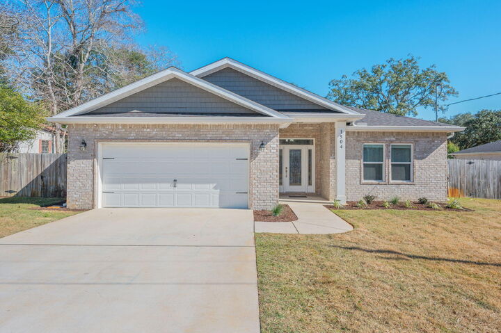 Property Photo: 1504 W Ponderosa Road FL 32547