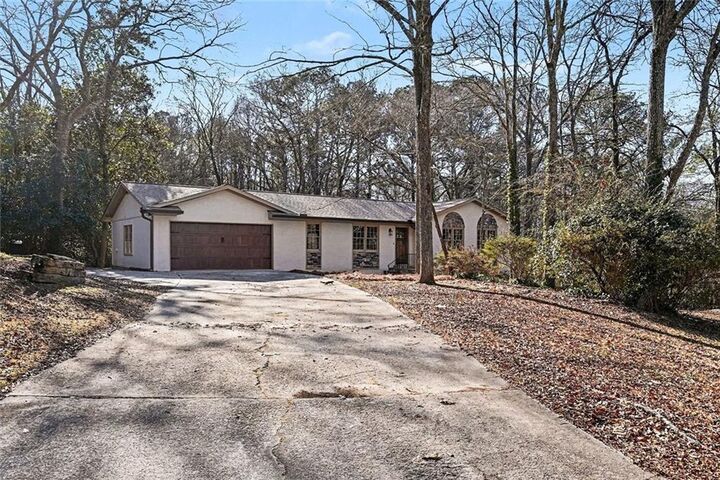 Property Photo: 2304 Rolling Acres Court SW GA 30094