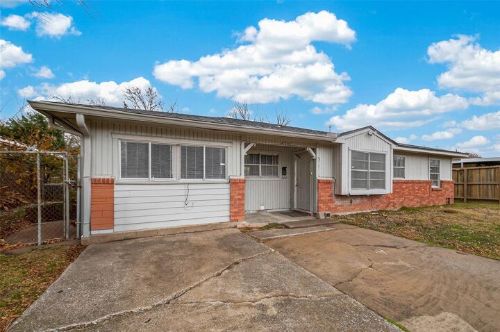 Property Photo:  4307 Holloway Drive  TX 77047 