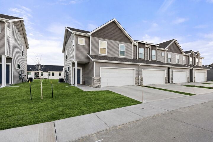 Property Photo:  1235 NW 33rd Lane  IA 50023 