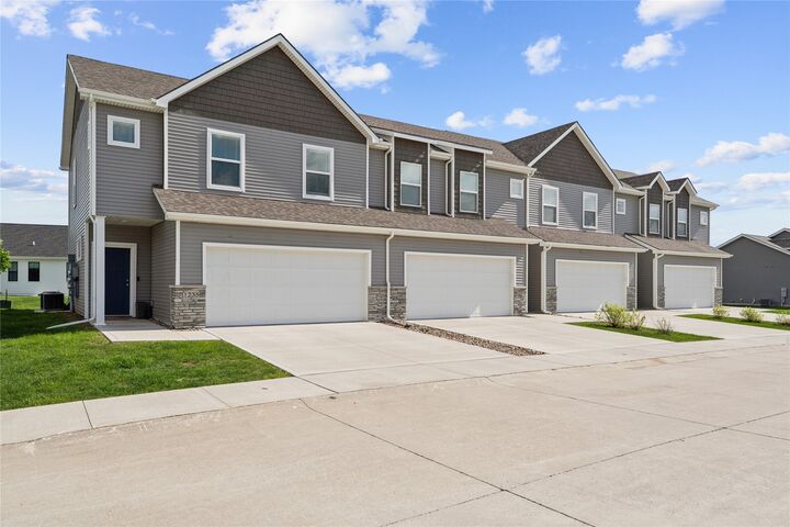 Property Photo:  1235 NW 33rd Lane  IA 50023 