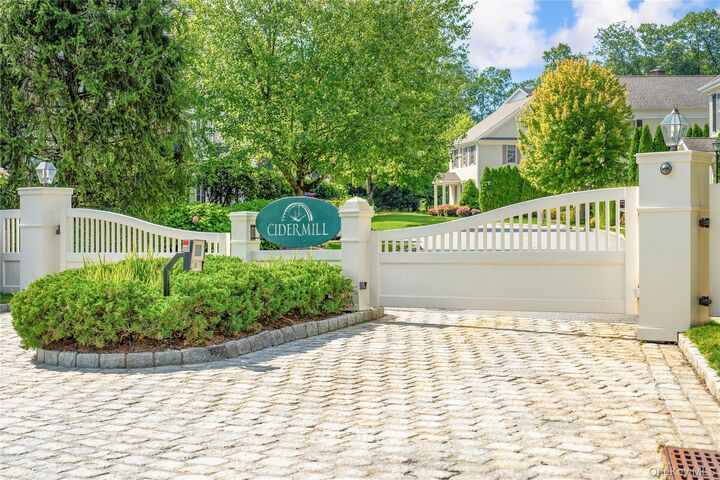 Property Photo:  14 Cider Mill Circle  NY 10504 