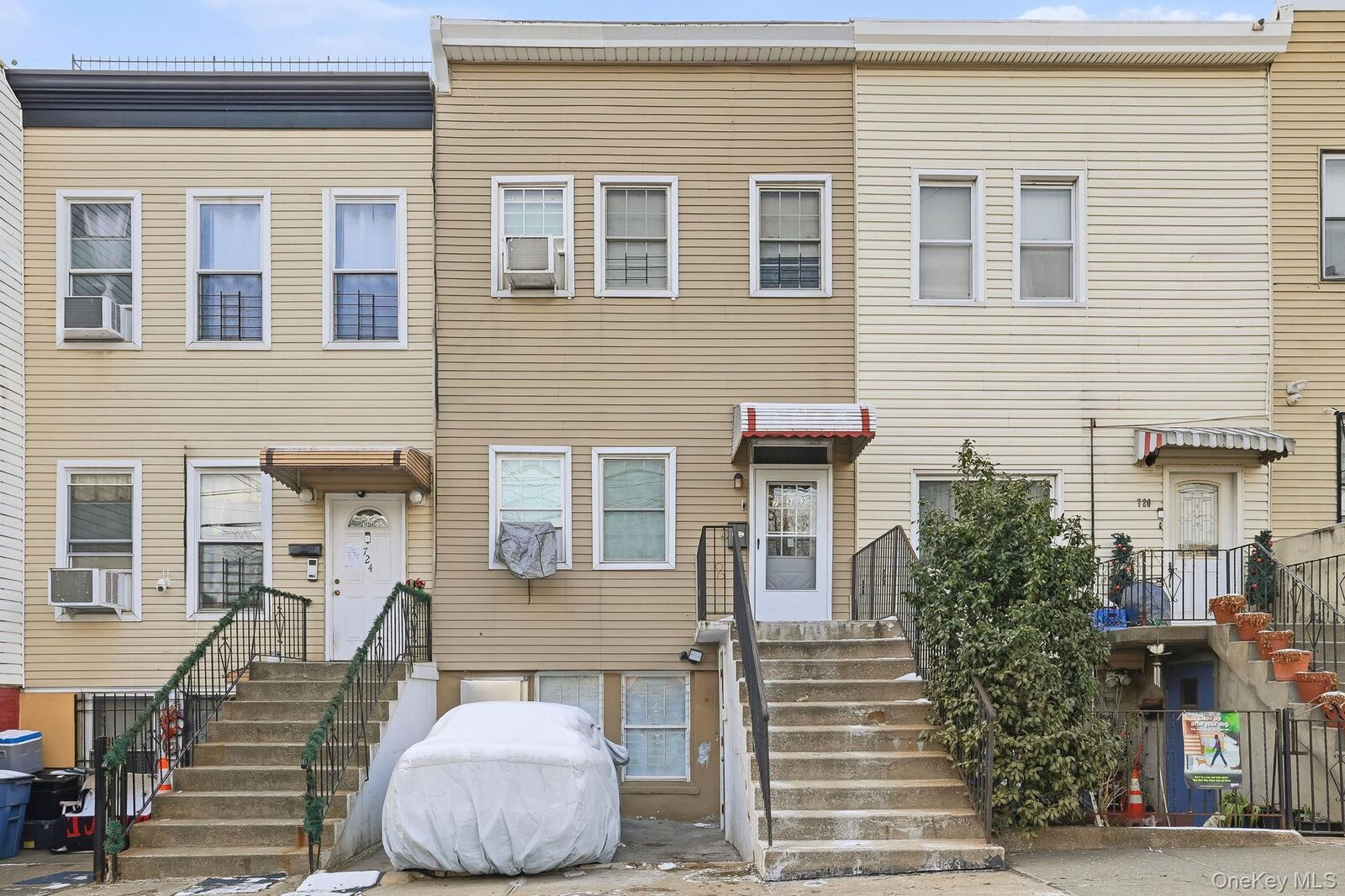 Property Photo: 722 E 134th Street E NY 10454