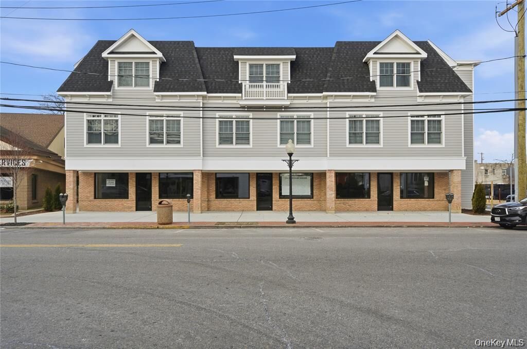 Property Photo:  180 Deer Park Avenue 302  NY 11702 