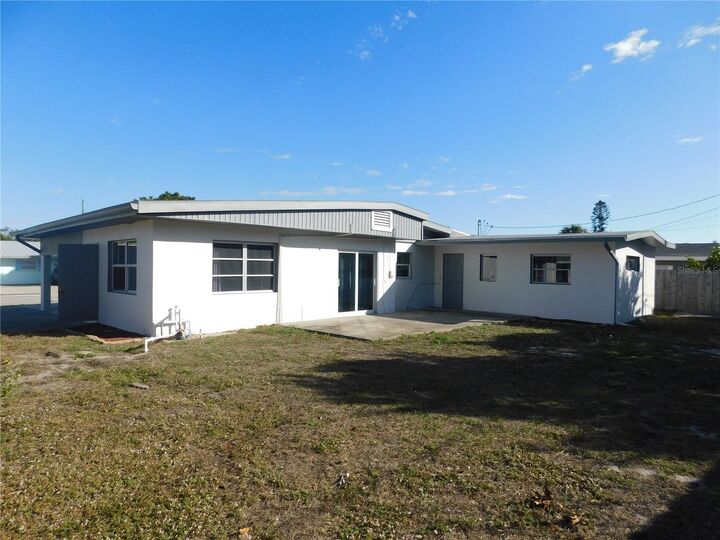 Property Photo:  1116 65th Street NW  FL 34209 