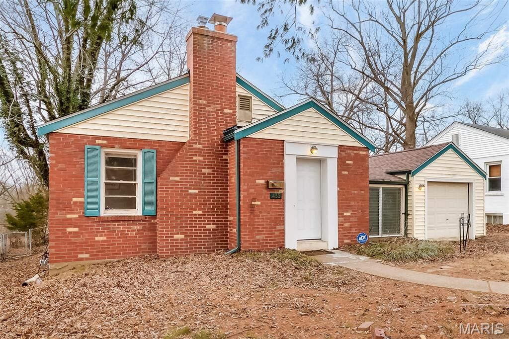 Property Photo:  435 N Clay Avenue  MO 63135 
