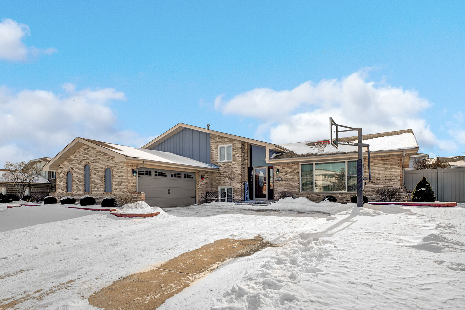 Property Photo:  9001 Poplar Street  IL 60487 