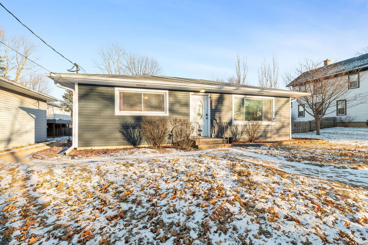 Property Photo:  300 N Garfield Street  IL 60520 